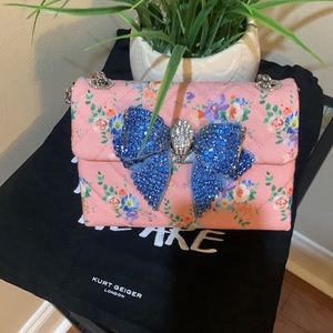 Kurt Geiger London
Quilted Floral Diamond Bow Medium Crossbody Shoulder Bag